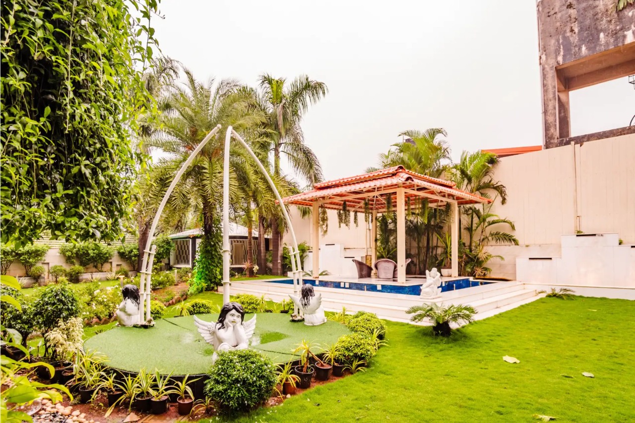ELIVAAS Moonstone Meadows 9 BHK Retreat With Private Pool, Garden, Gazebo and Jacuzzi 14/16