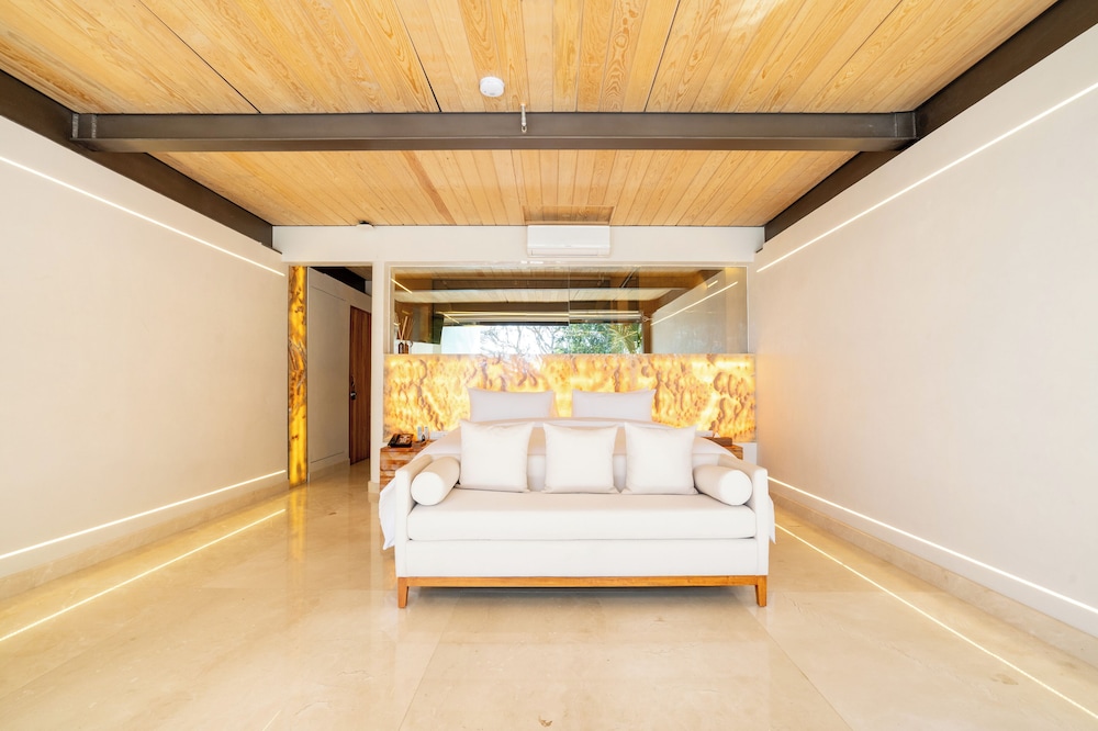 Deluxe, 2 Queen Beds