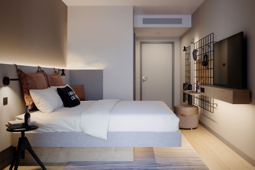 Sleeper, Queen Bed