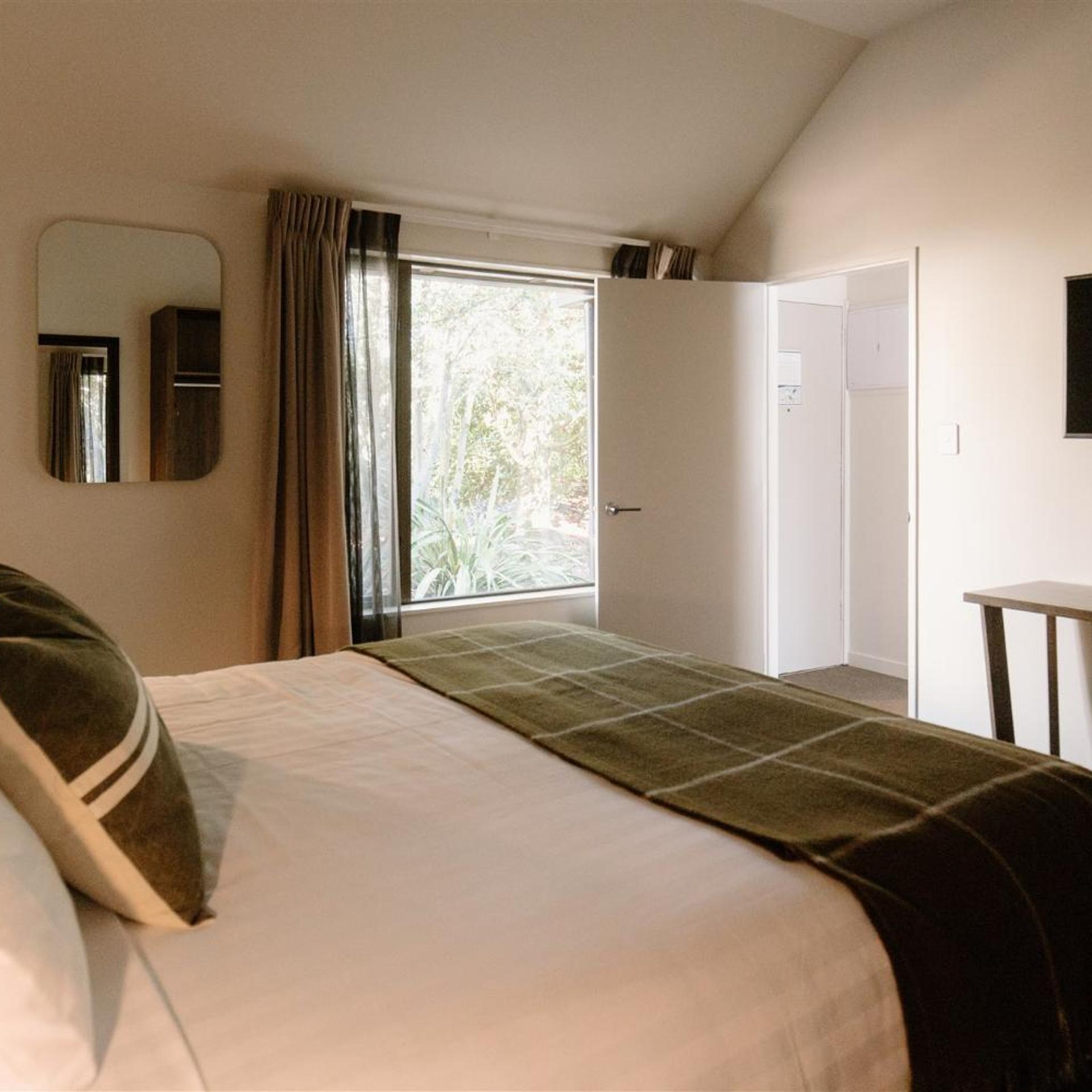 شقة بريميوم، Edgewater Hotel 6/10