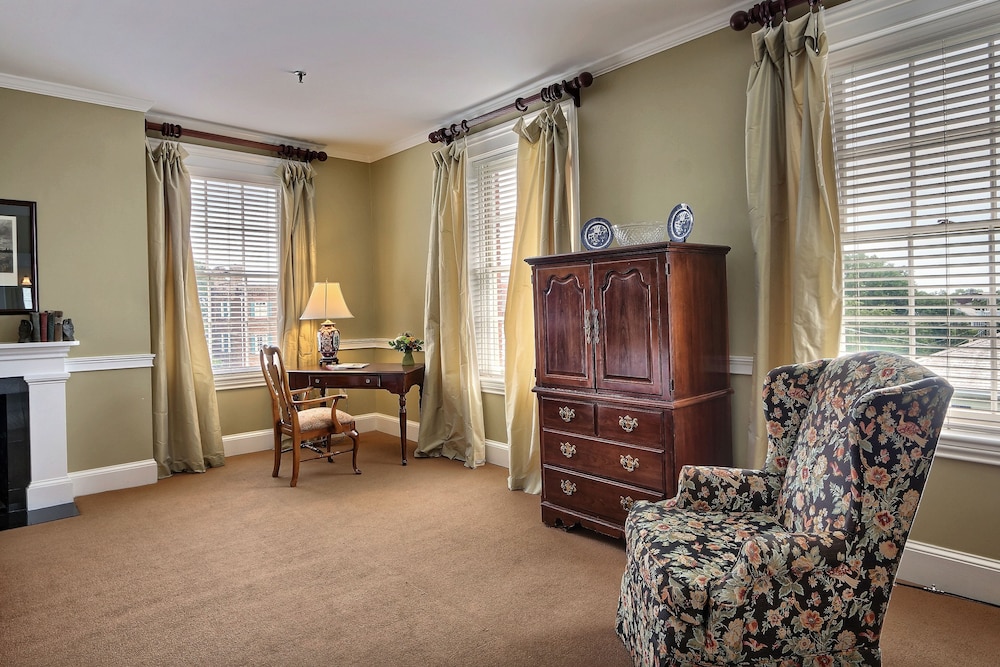 The Presidents Quarters Inn 41/76