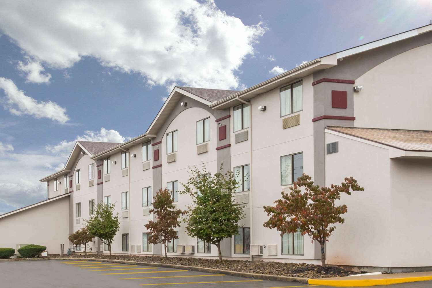 Super 8 By Wyndham Summersville 5/19