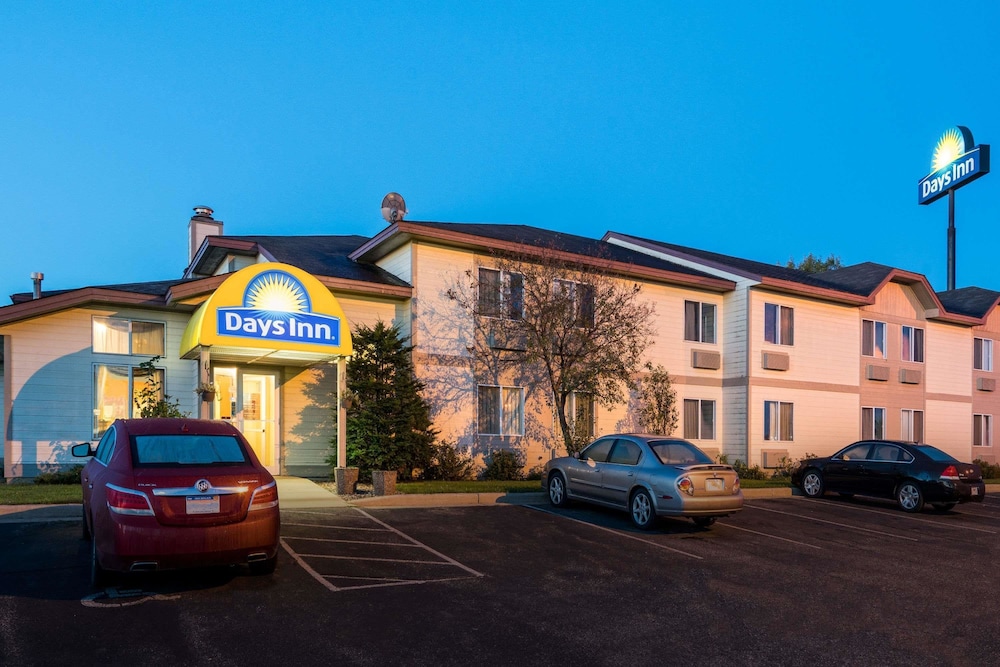 Days Inn By Wyndham West-Eau Claire 2/24