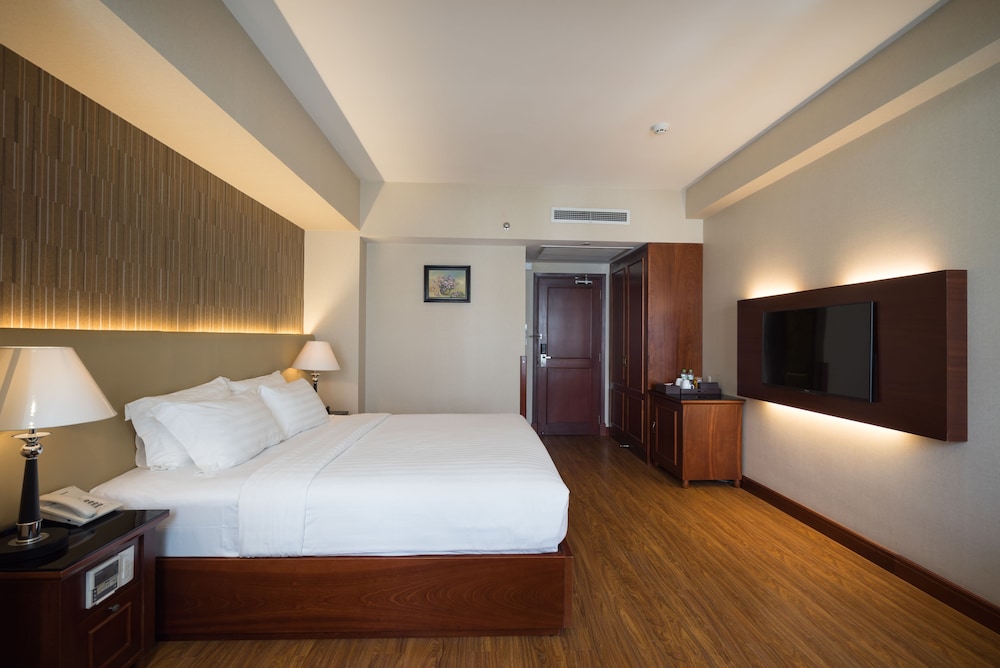 Executive, King Bed, No Window