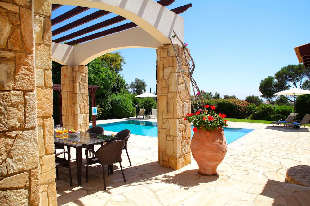 Aphrodite Hills Rentals - Superior Villas 41/50