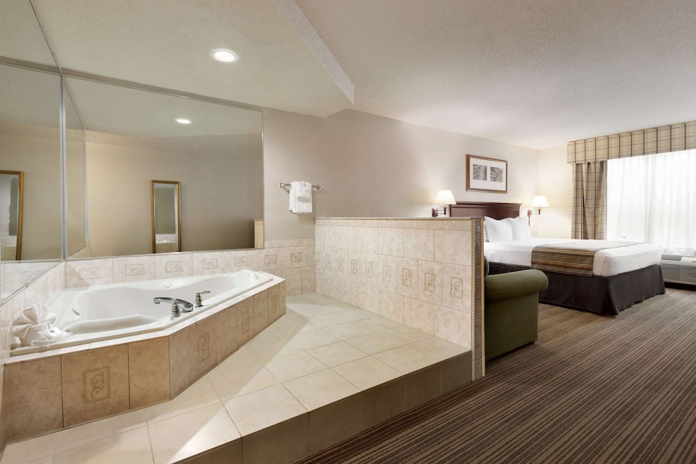 Country Inn & Suites by Radisson, Kingsland Naval Base Area 5/18