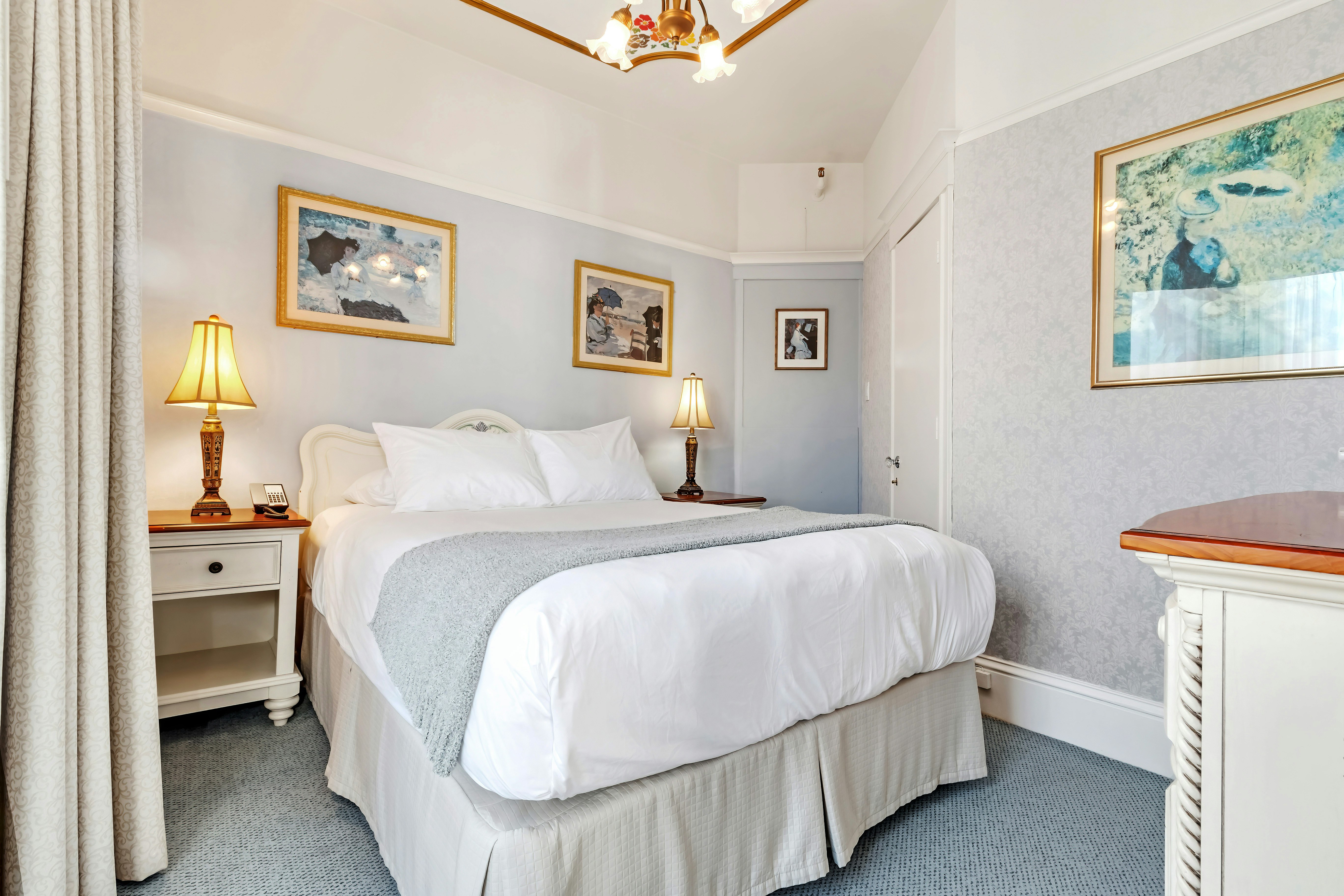 Cornell Hotel de France 9/38