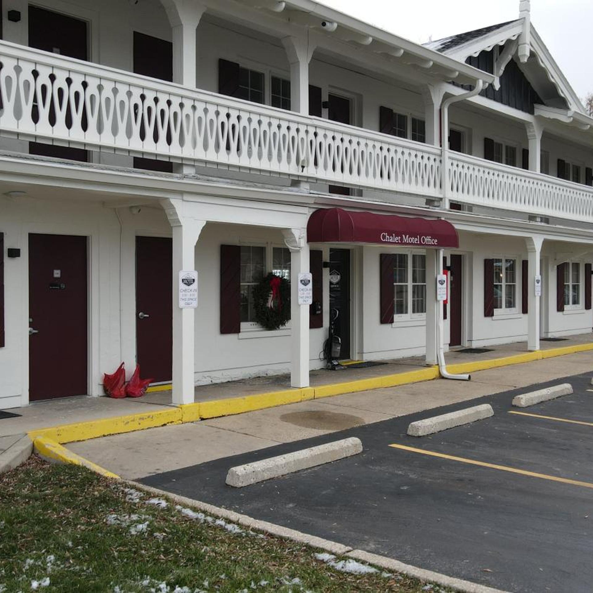 Chalet Motel Mequon 26/36
