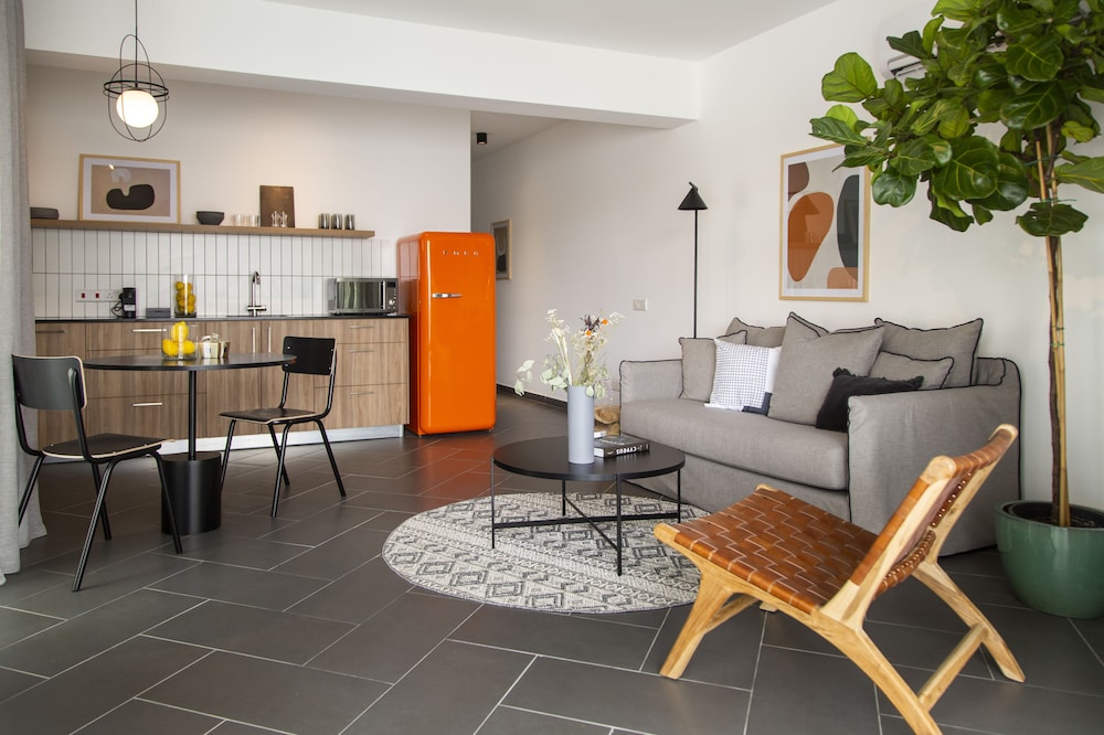 Liv Urban Larnaca 36/50