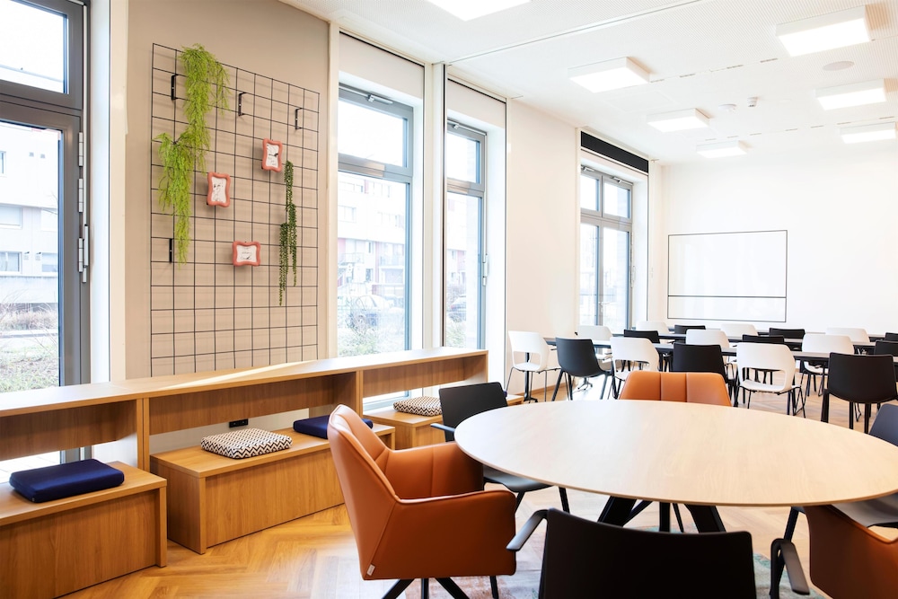 LOGINN Hotel Koln Airport 40/48