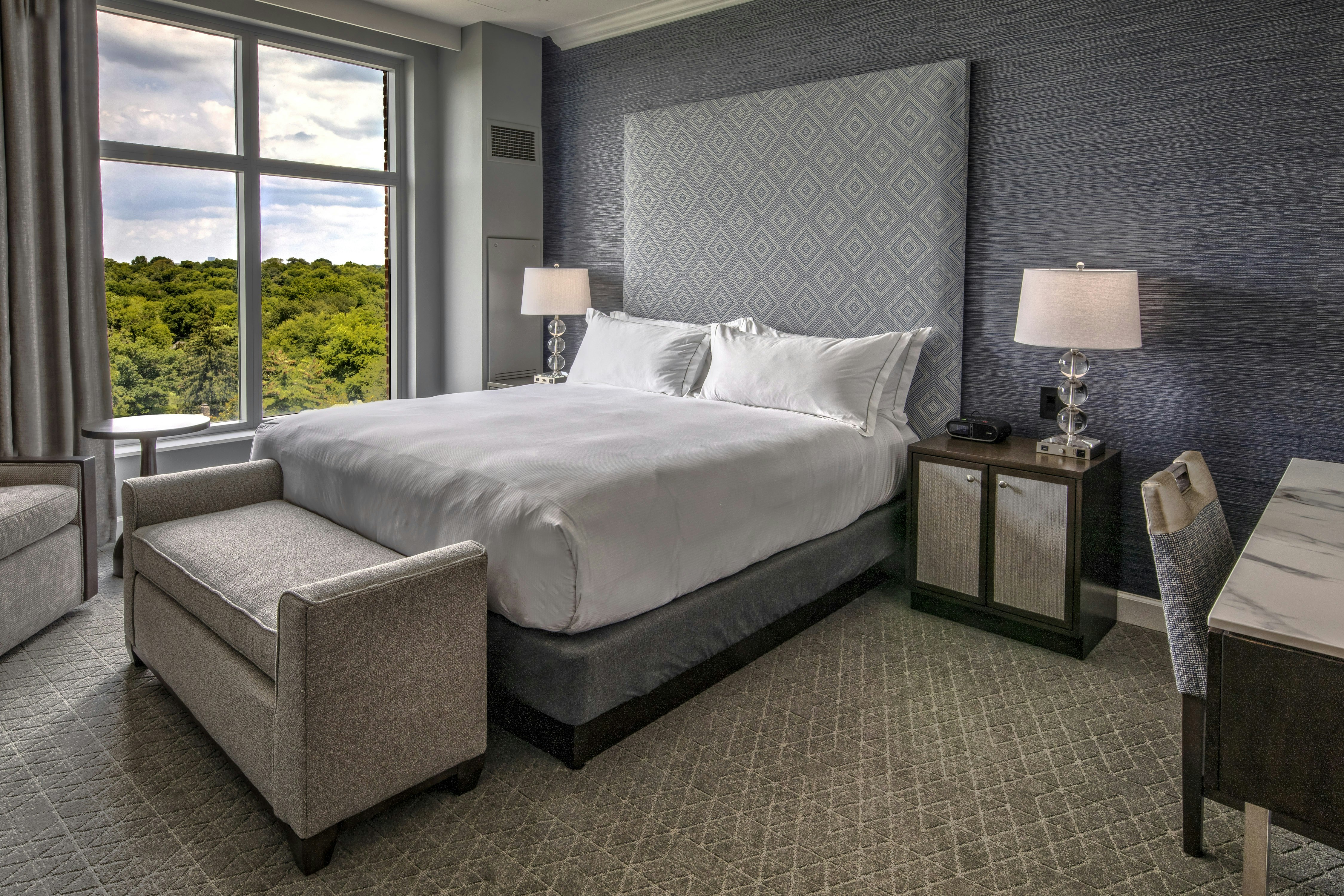 ROOM, KING BED