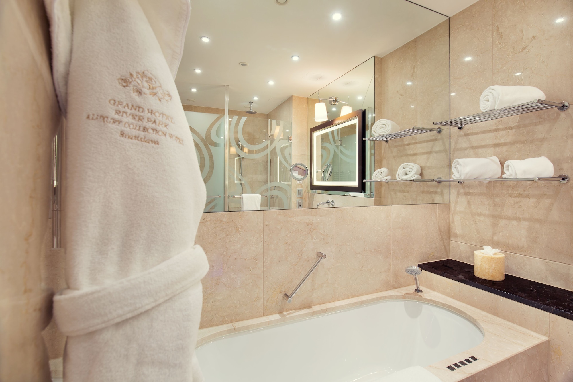 جناح بسرير كينج، Grand Hotel River Park A Luxury Collection Hotel Bratislava 7/8
