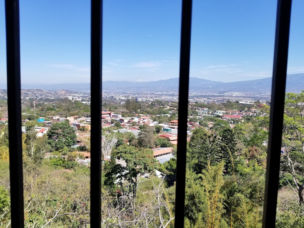 Hostel Monte Campana Escazu 48/50
