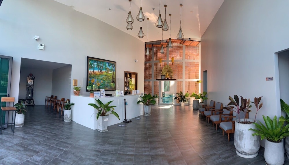 Atom Phuket Hotel -SHA Plus 36/50