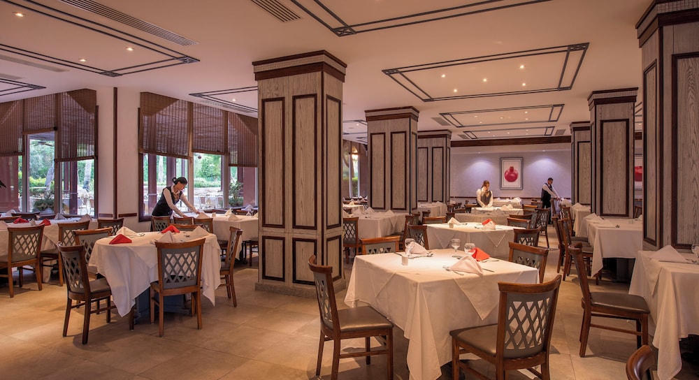 restaurant cafeteria