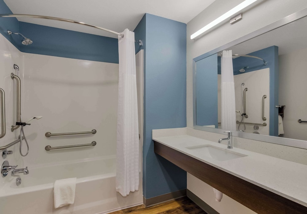 WoodSpring Suites Roanoke 24/27