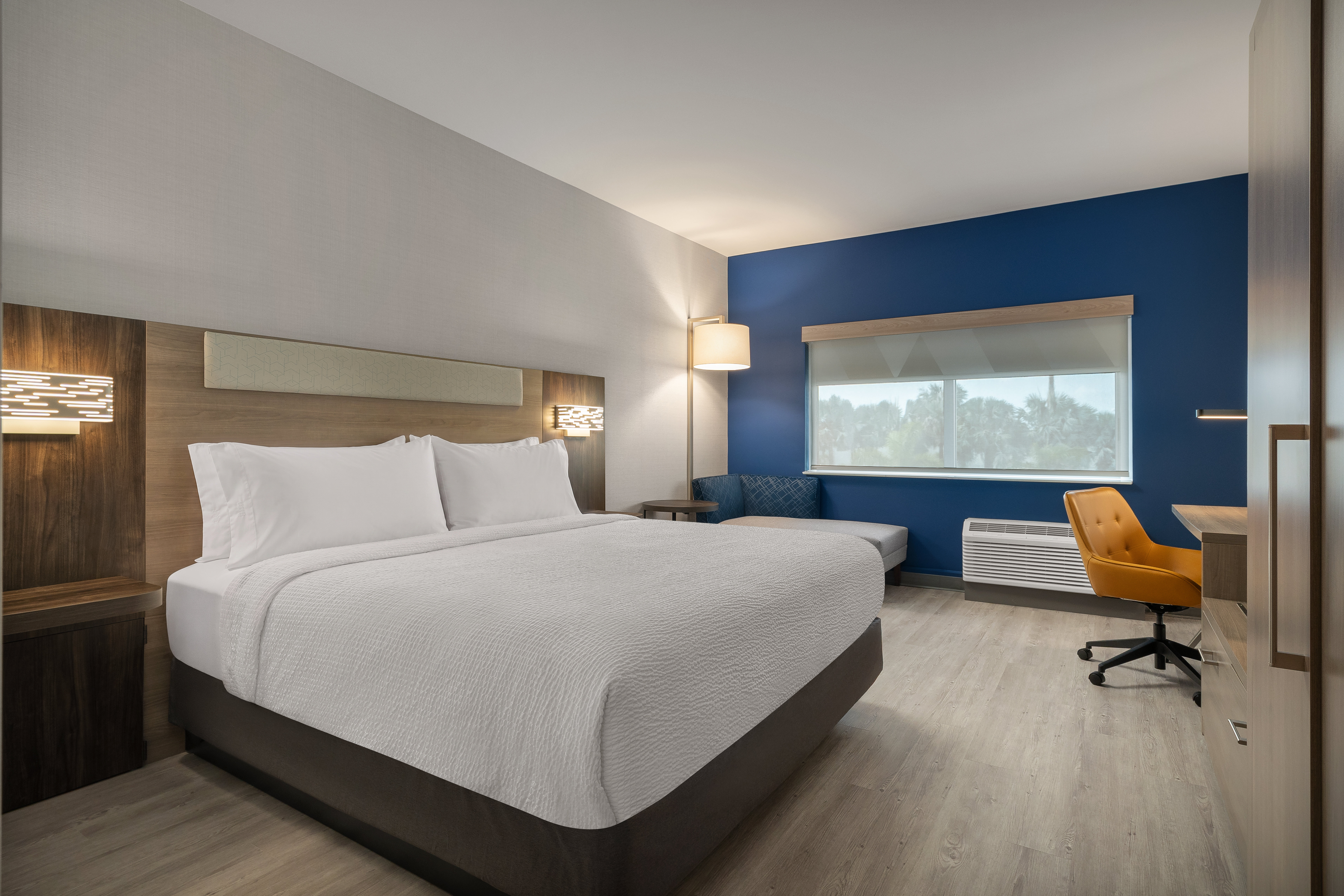 Holiday Inn Express & Suites Miami Intl Airport - 36th St 16/50