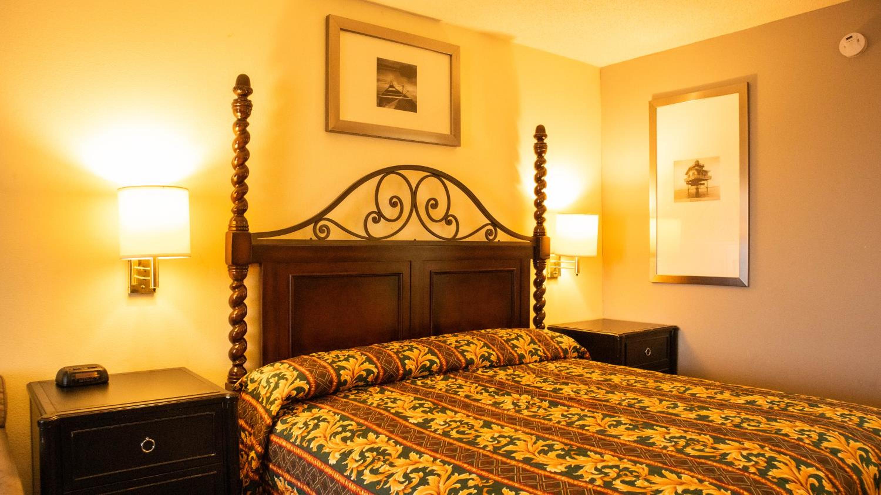 DAYS INN YANCEYVILLE 17/32