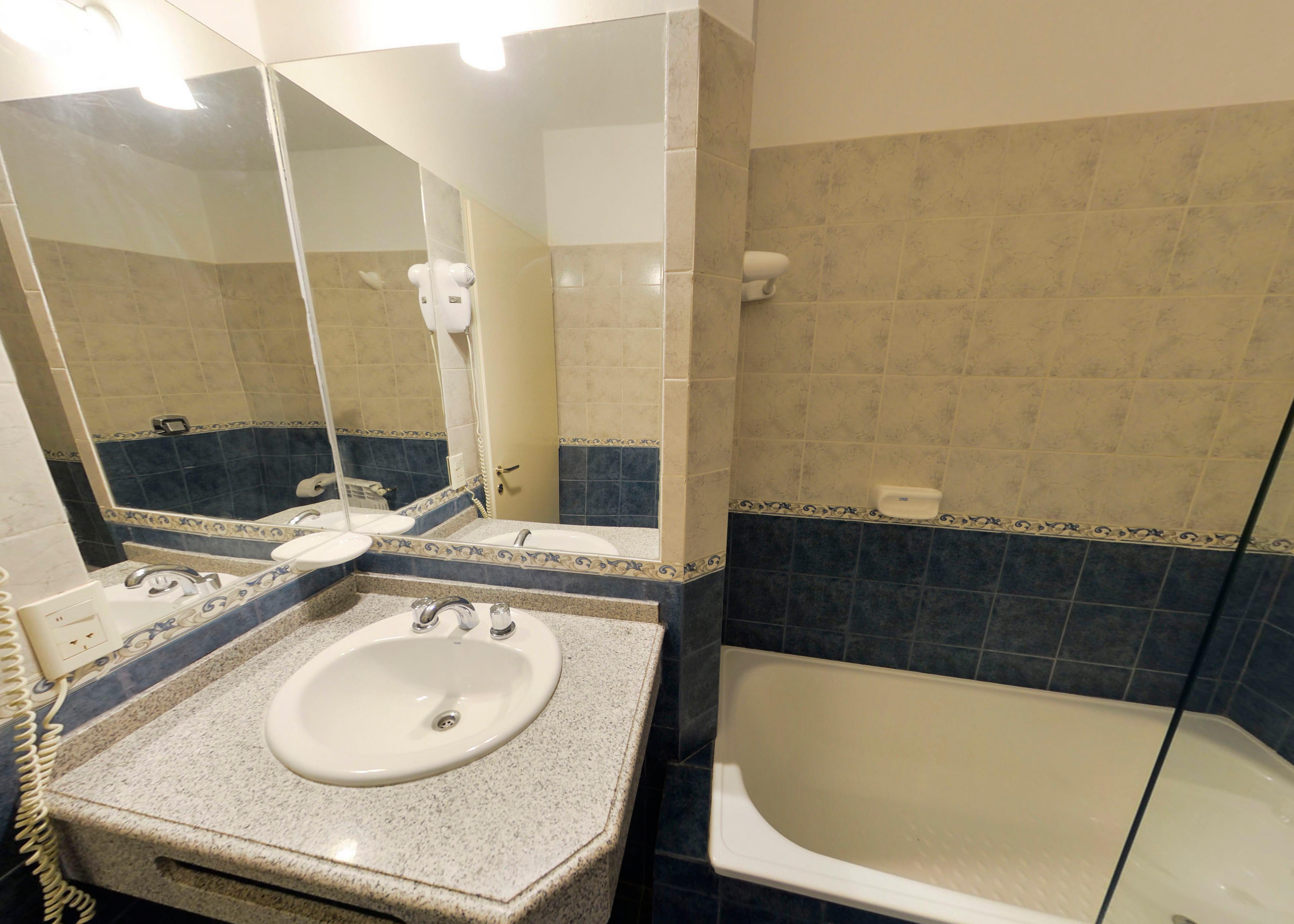 غرفة سوبيريور ثلاثية بإطلالة على البحيرة، Hotel Distrito 3/4