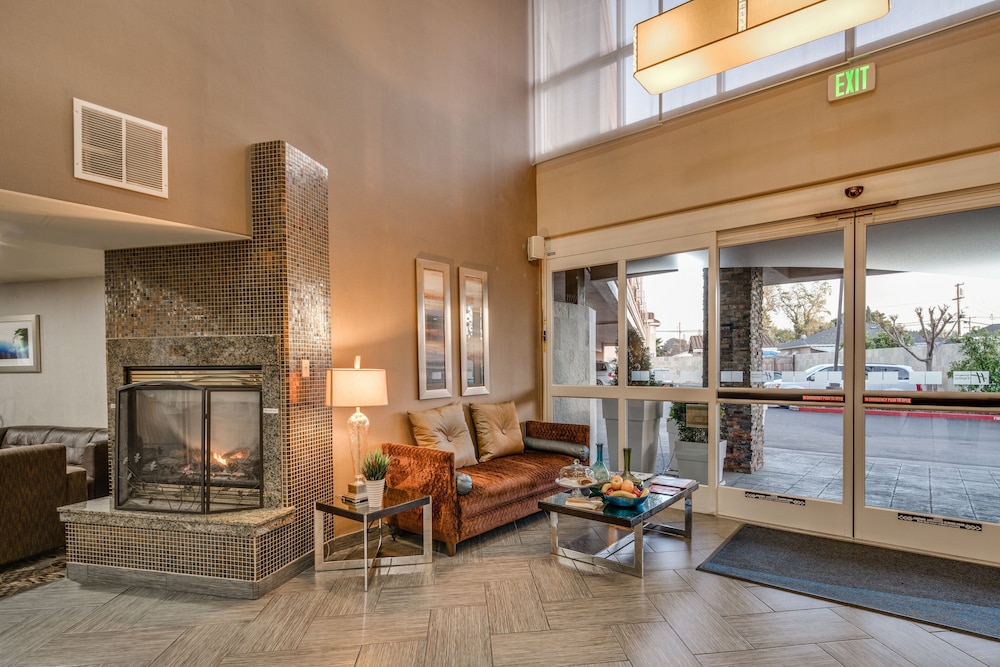 Holiday Inn Express Hotel Suites Santa Clara 46/58