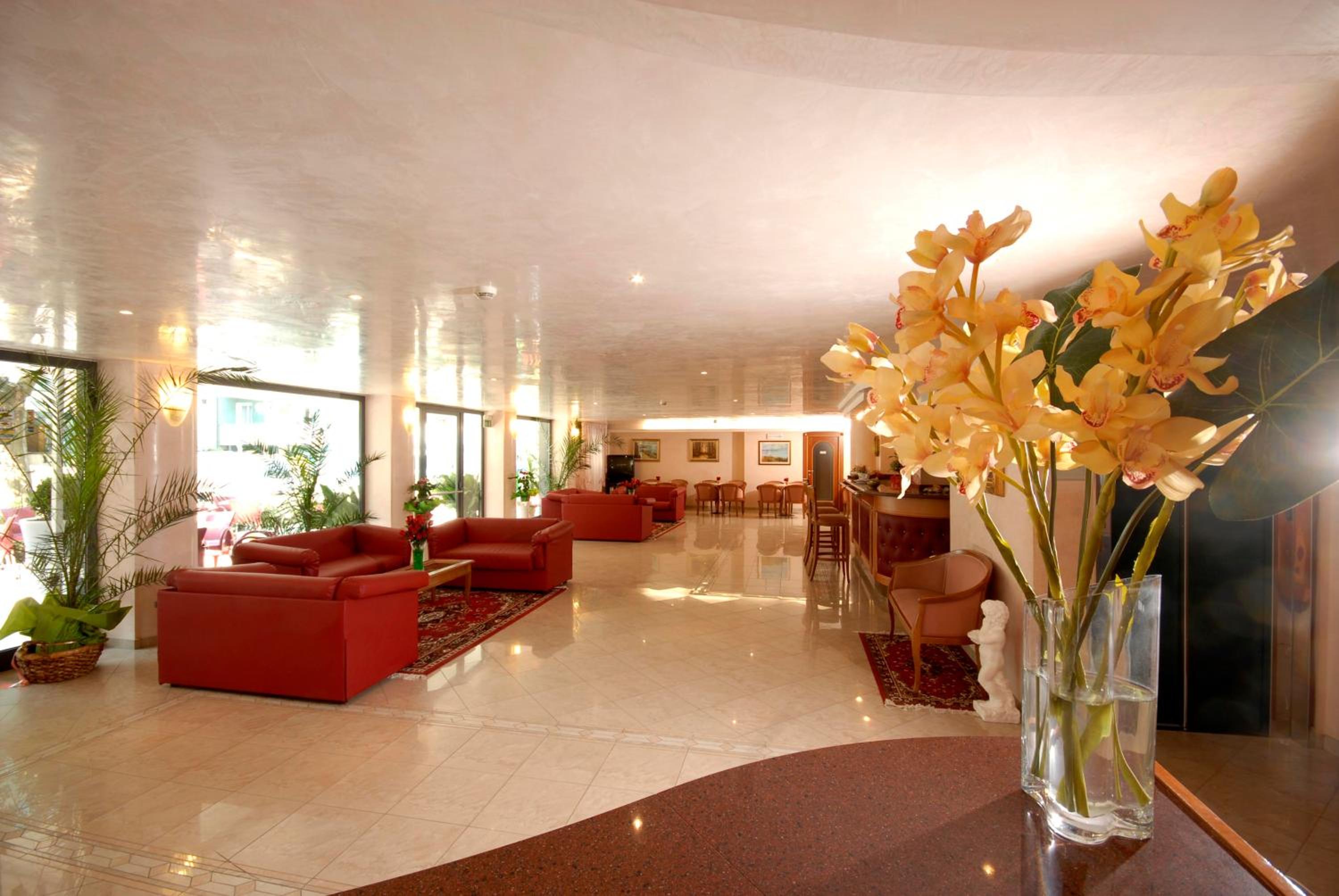 Christian Hotel 12/50
