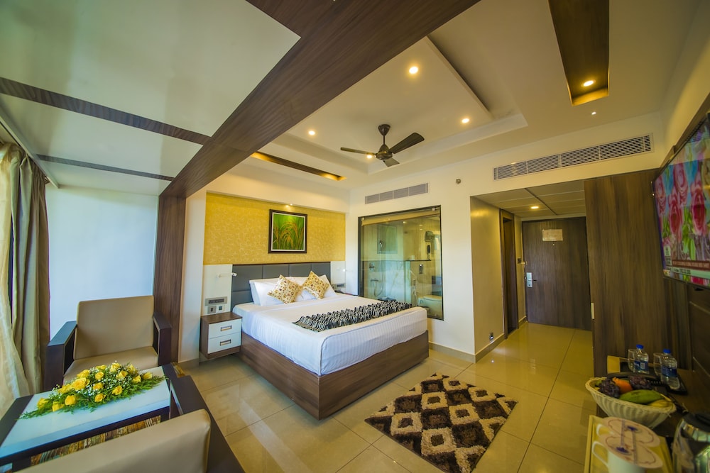 The Renai Cochin 14/43