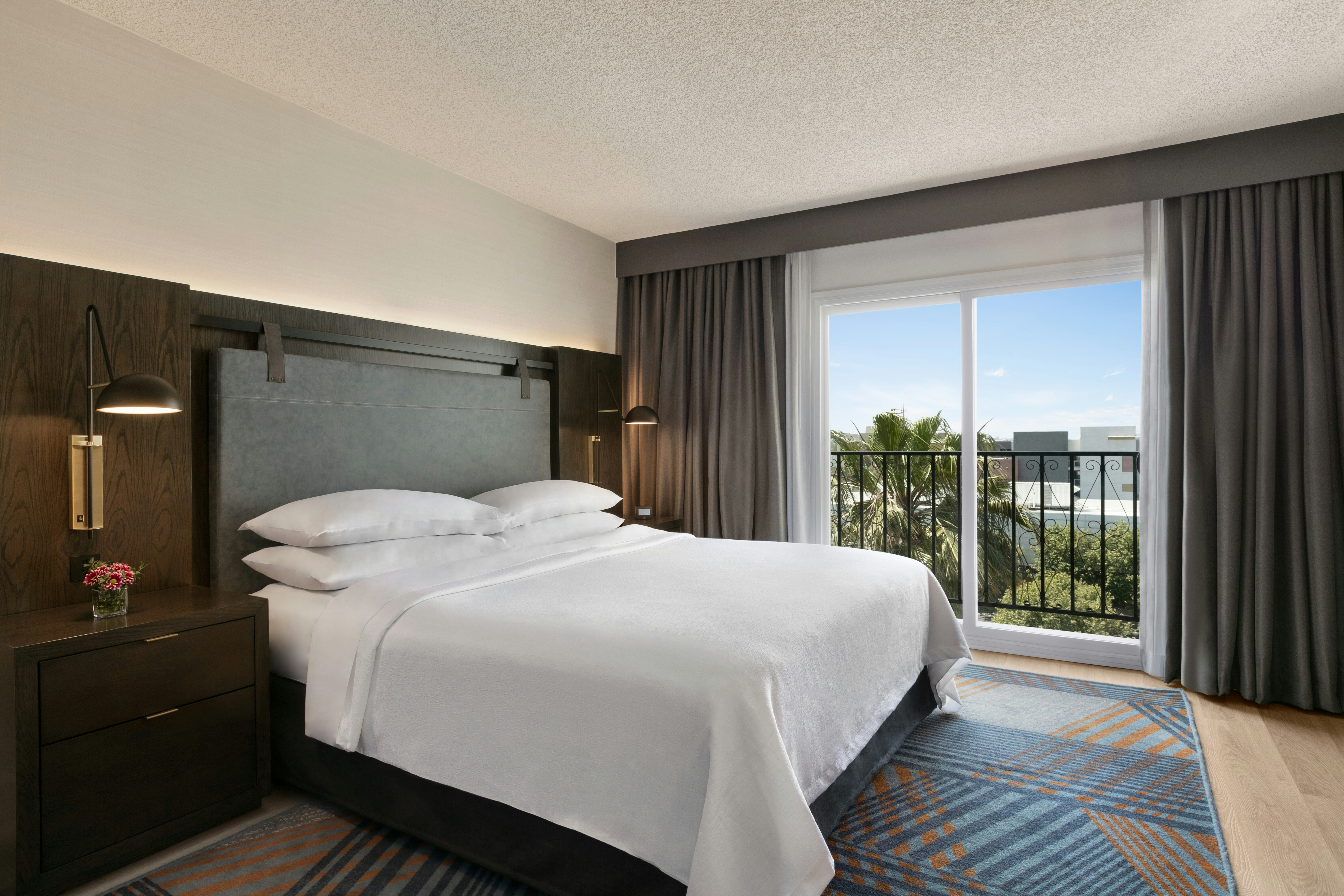 Suite, King Bed, Balcony