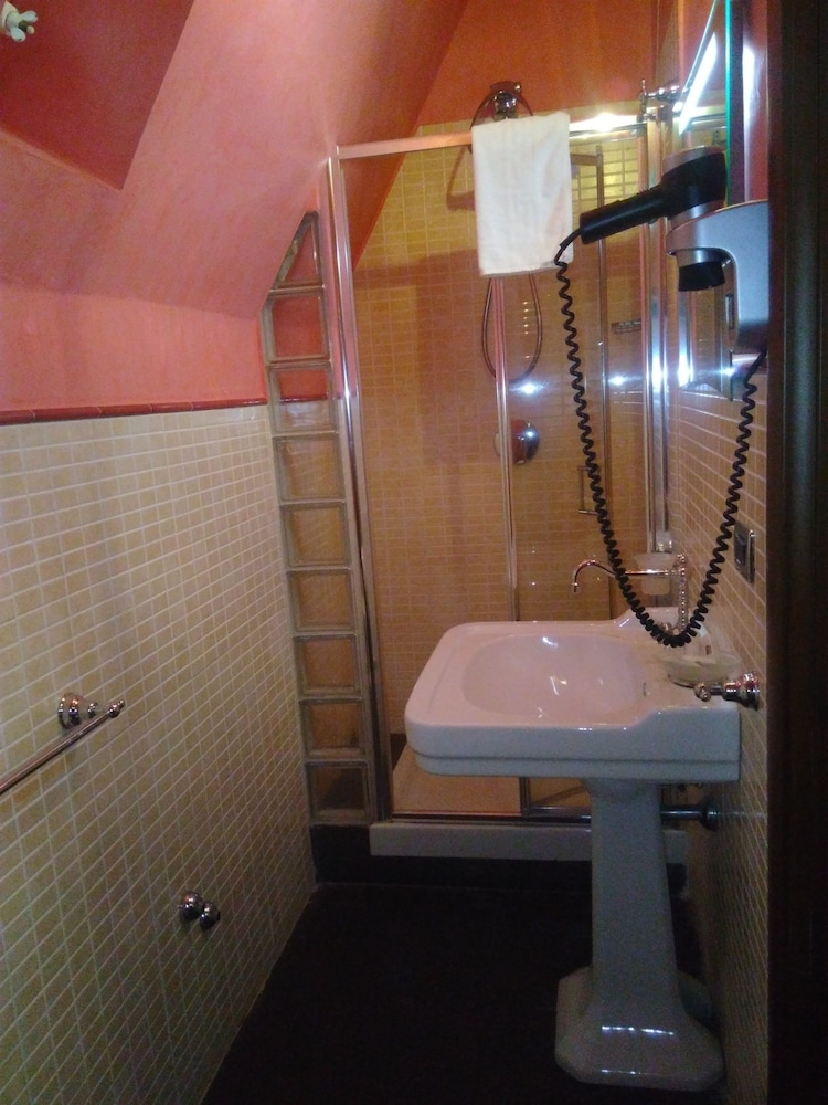 HOTEL VILLA DORATA, ETNA 39/44