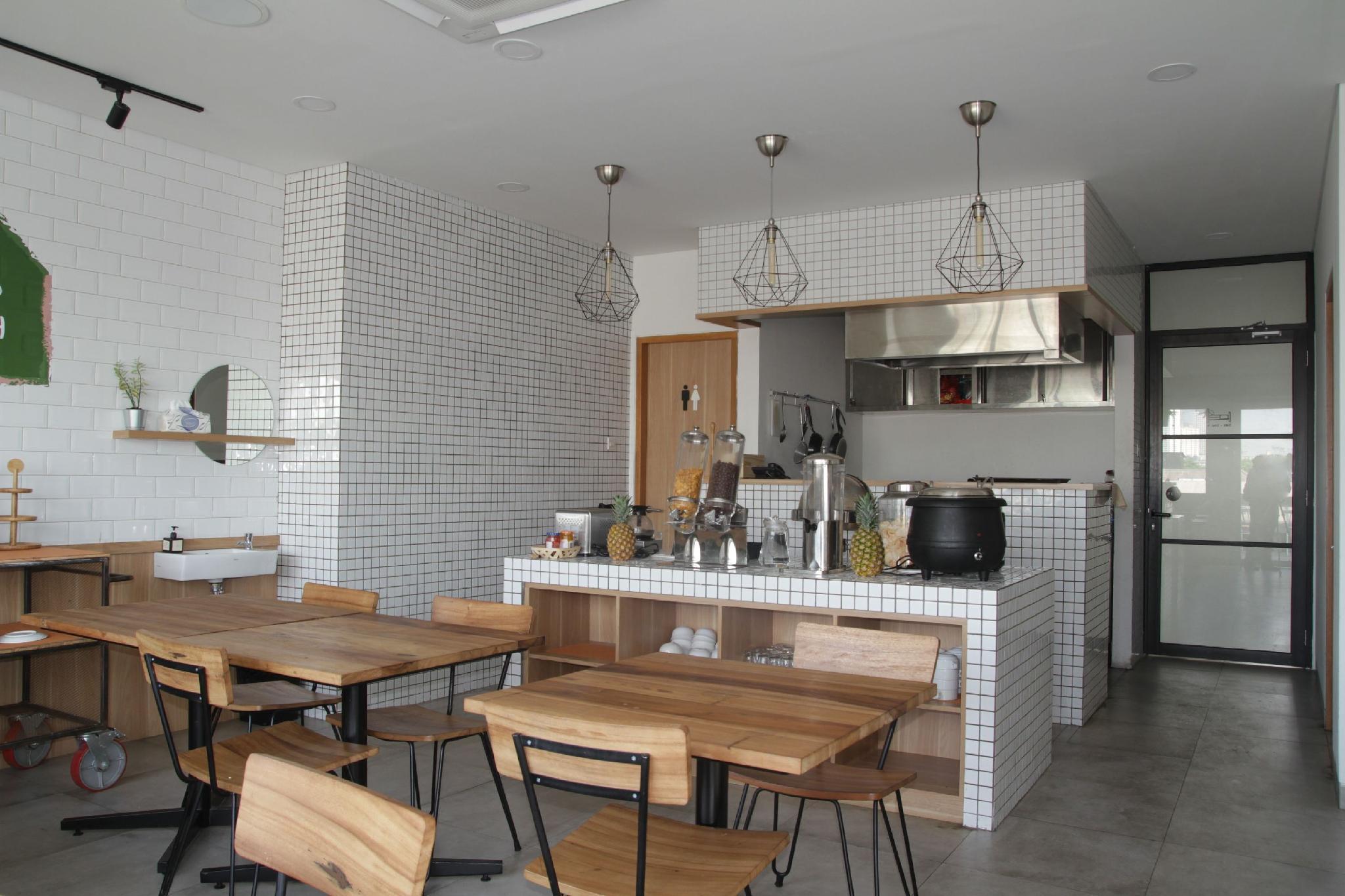 Casa Living Senayan 32/53