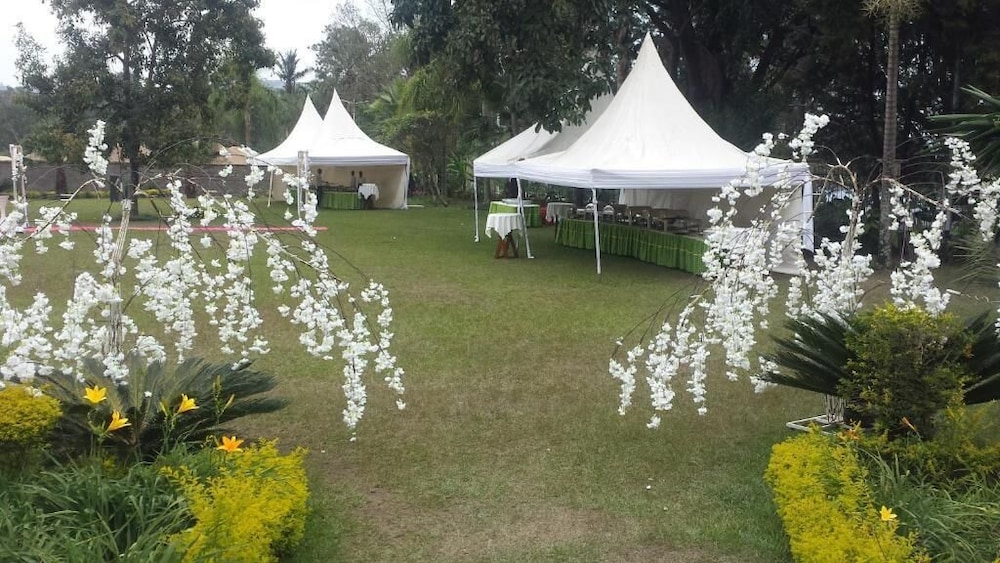 GORILLAS LAKE KIVU HOTEL 36/49
