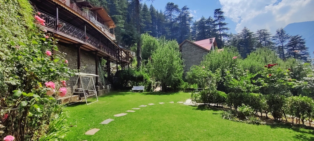 HERITAGE VILLAGE RESORT 74/77