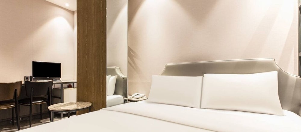 Suwon Station Myeongjak Hotel 44/57