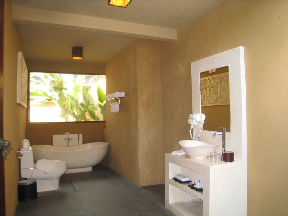 GINO FERUCI VILLA UBUD 43/46