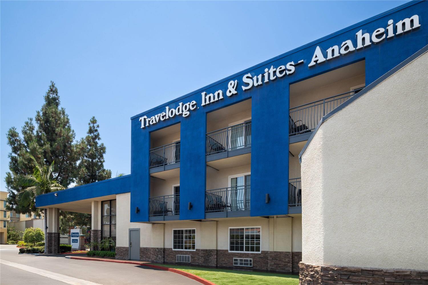 Travelodge Inn & Suites by Wyndham Anaheim on Disneyland Dr 28/31