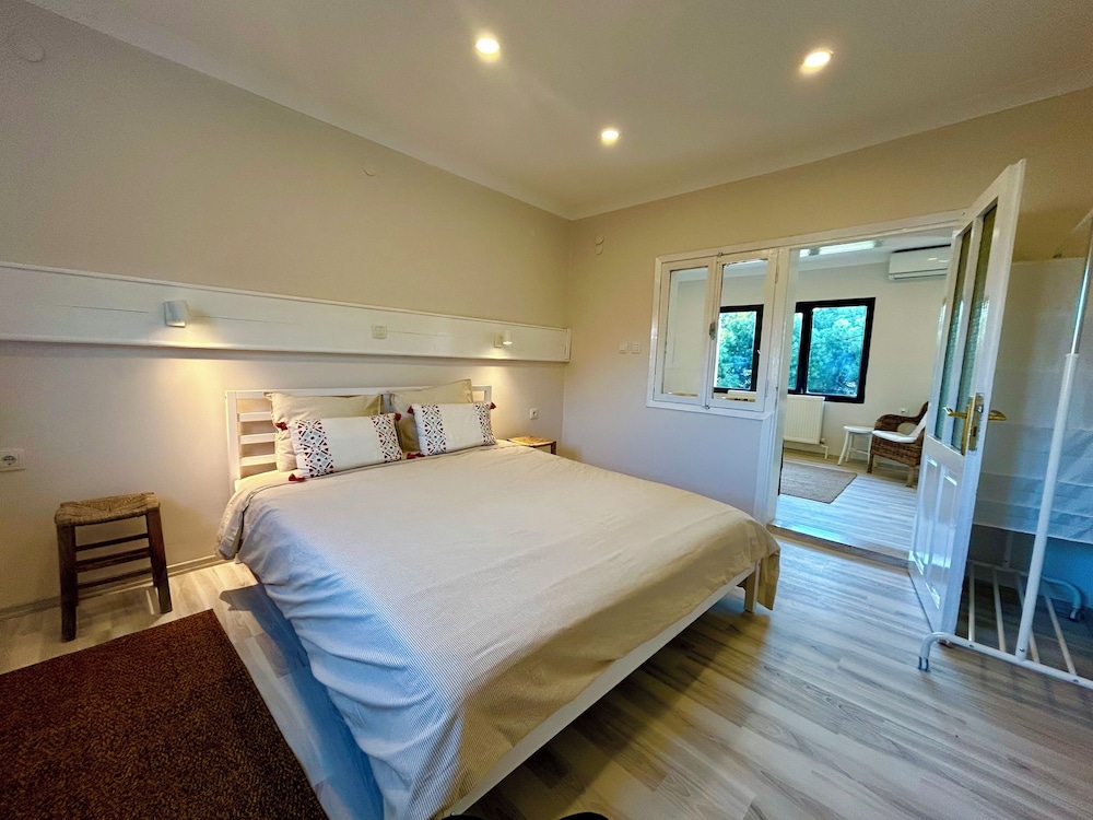 Attalos Suites Hotel 13/58