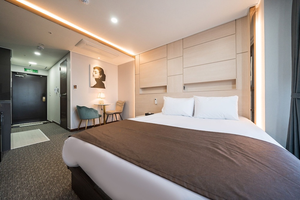 Griffin Bay Hotel 16/50