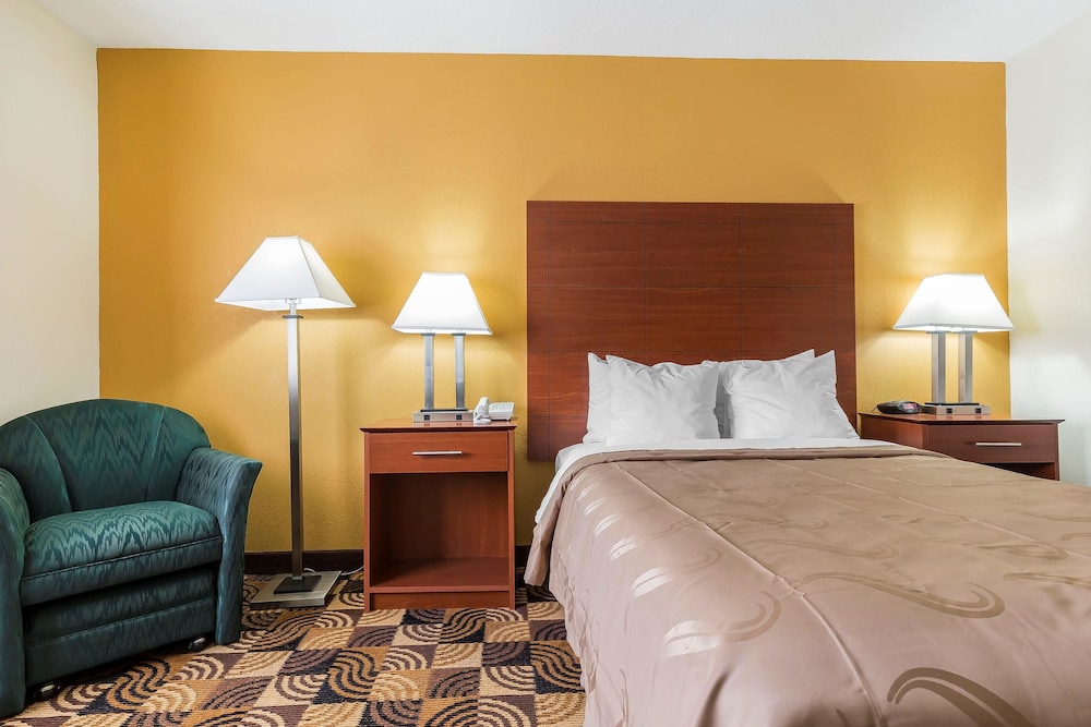 Quality Inn Sycamore - DeKalb 19/43