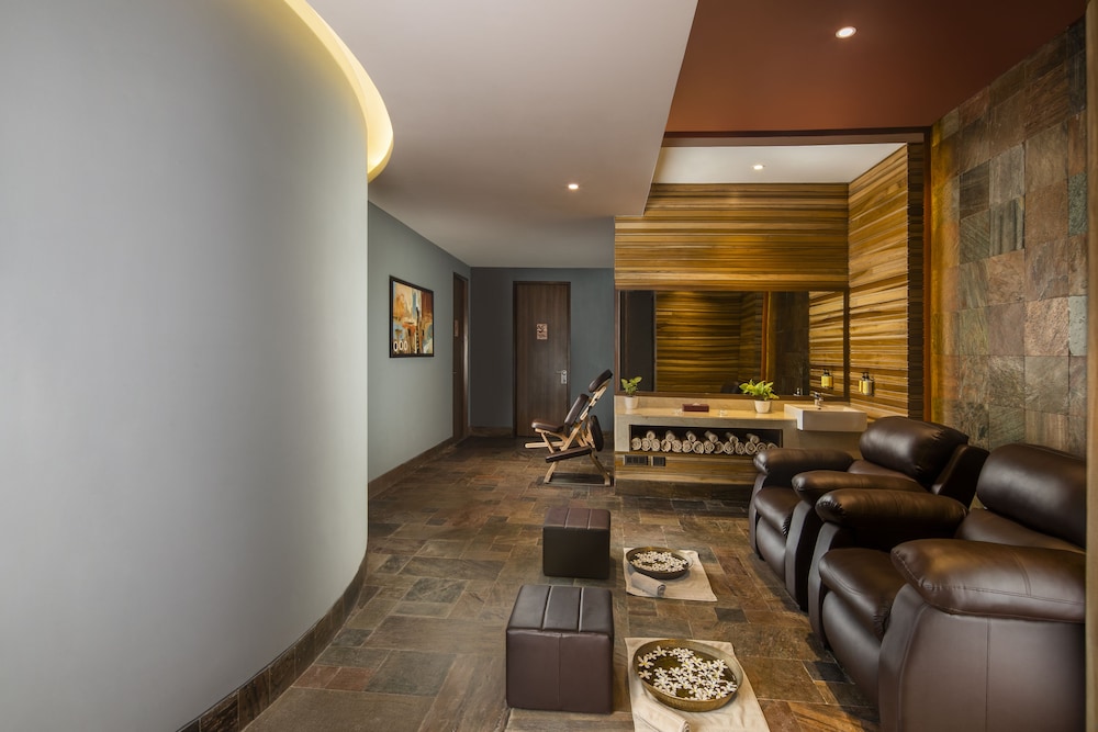 Sandal Suites Op. By Lemon Tree Hotels 31/50