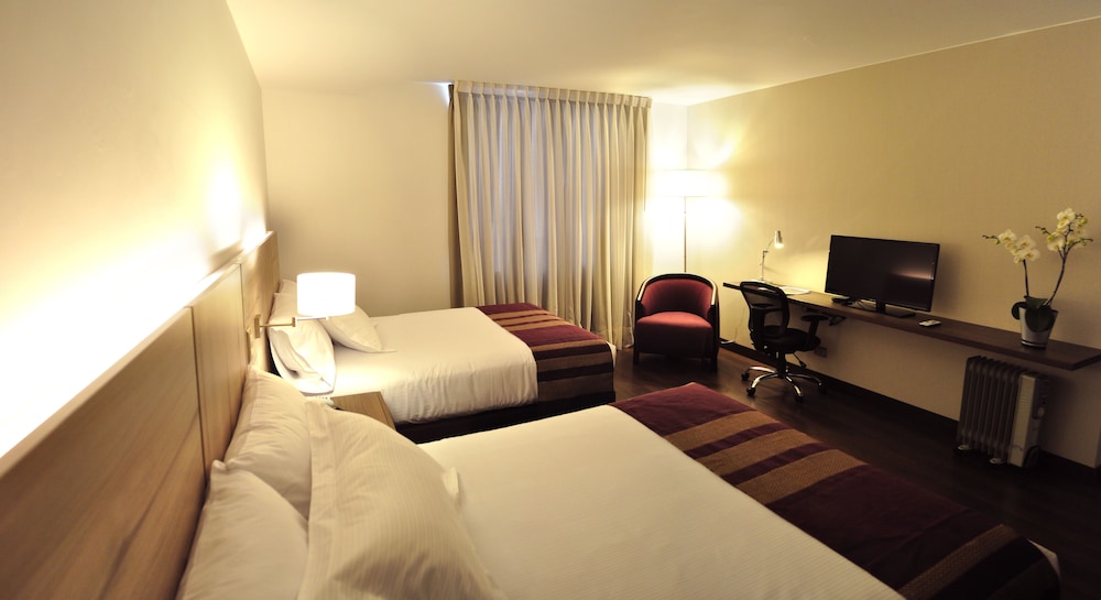 AKU HOTELS 10/69