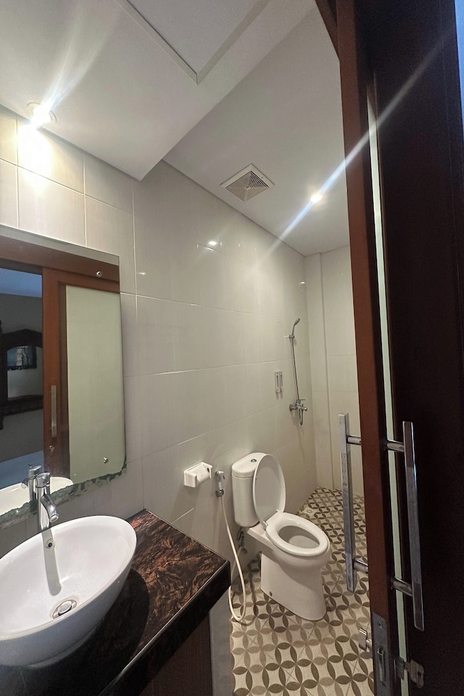 Gora Beach Inn 49/53