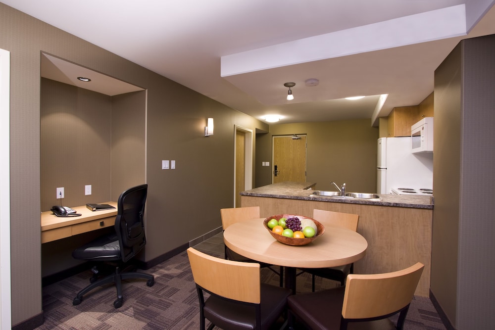 Woodlands Inn Suites 28/34