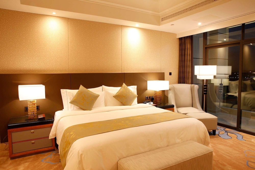WYNDHAM GRAND XIAMEN HAICANG 10/50