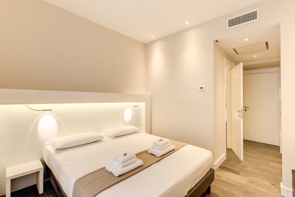 ECCE ROMA SUITES 26/47