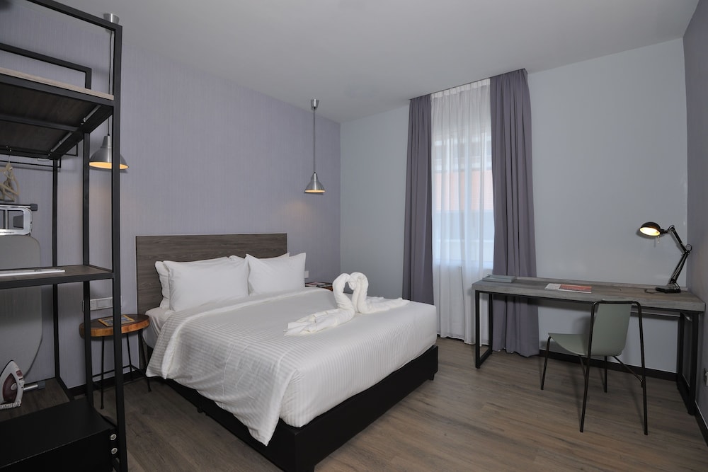 3 BEDROOMS, RESIDENCE, SUITE