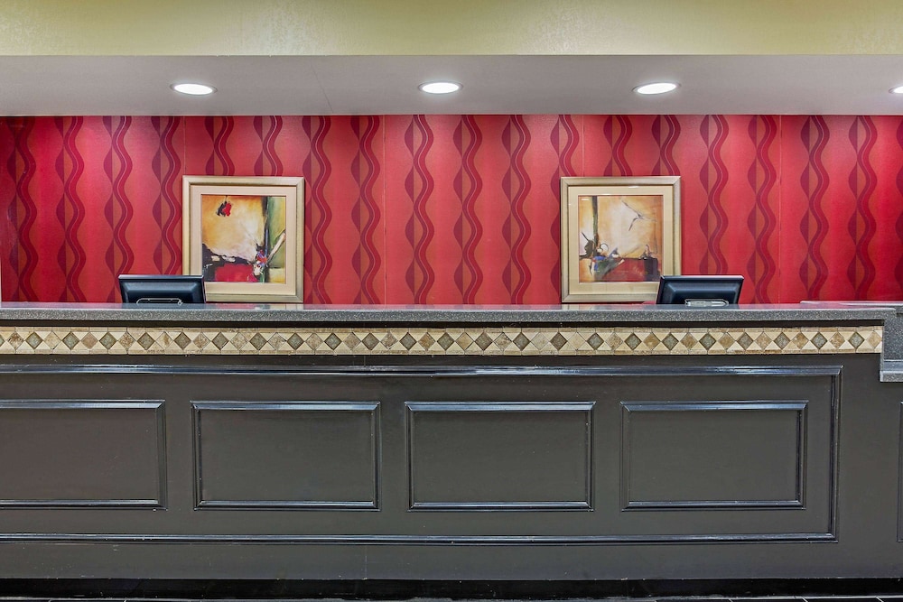 La Quinta Inn & Suites by Wyndham Canton MS 9/37