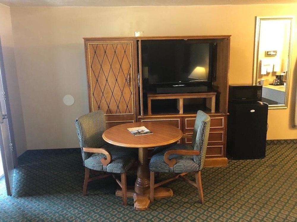 Rodeway Inn And Suites Riverton 21/23