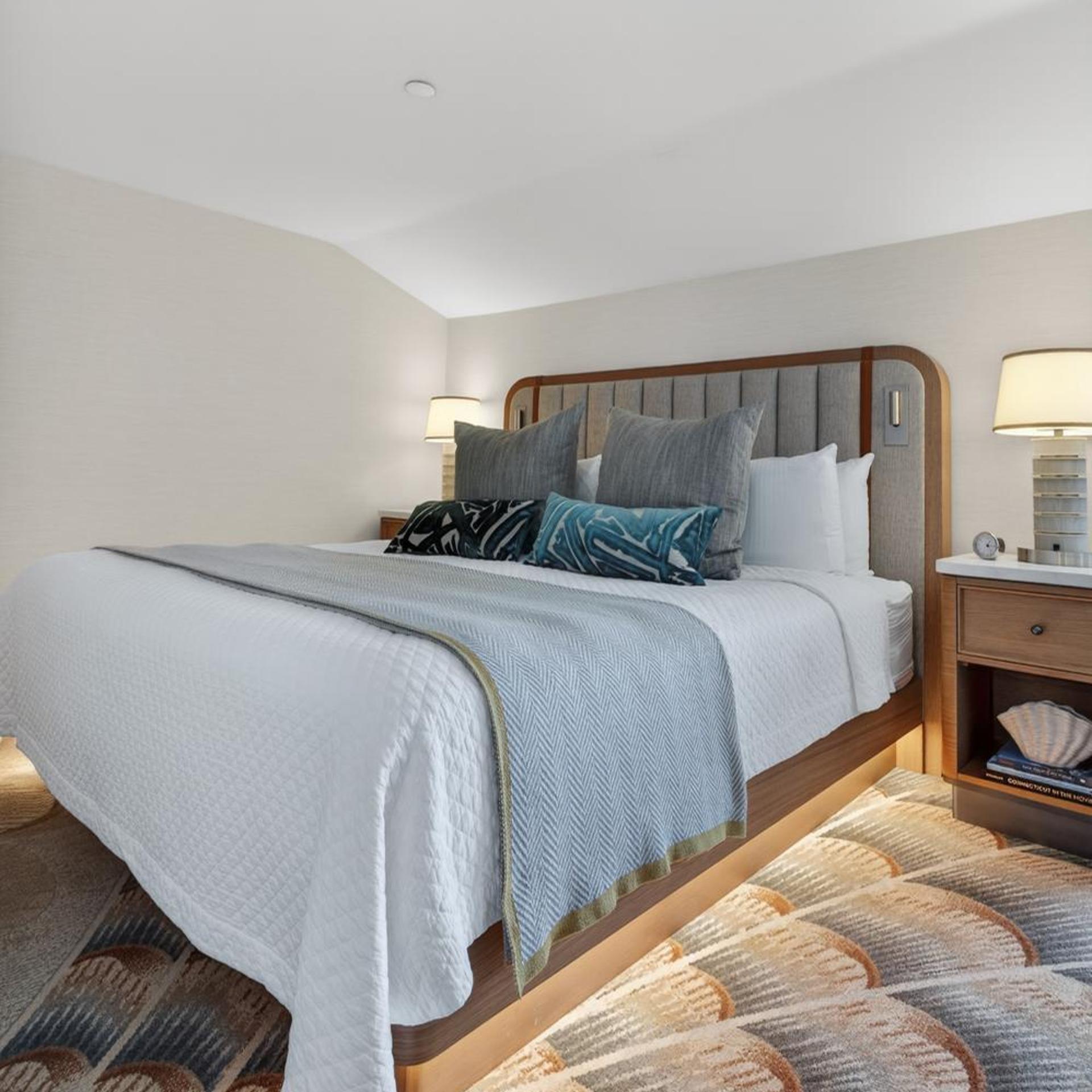 Deluxe, Double Bed, Side Sea View, Saybrook Point Inn, Marina & Spa 2/6