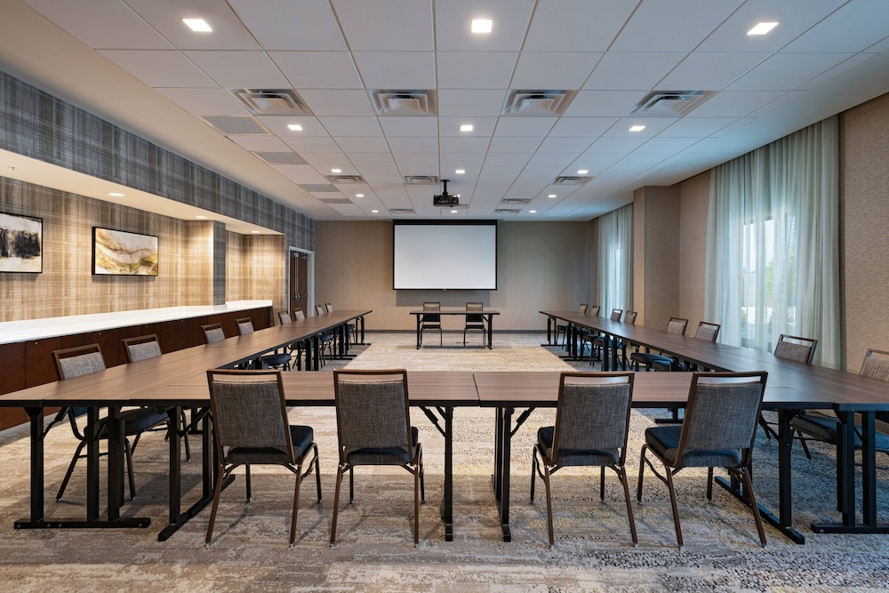 Courtyard by Marriott Dallas Grand Prairie 37/44