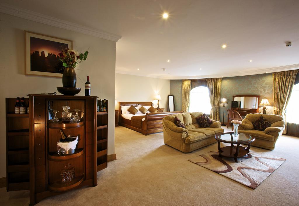 BROADHAVEN BAY HOTEL 15/25