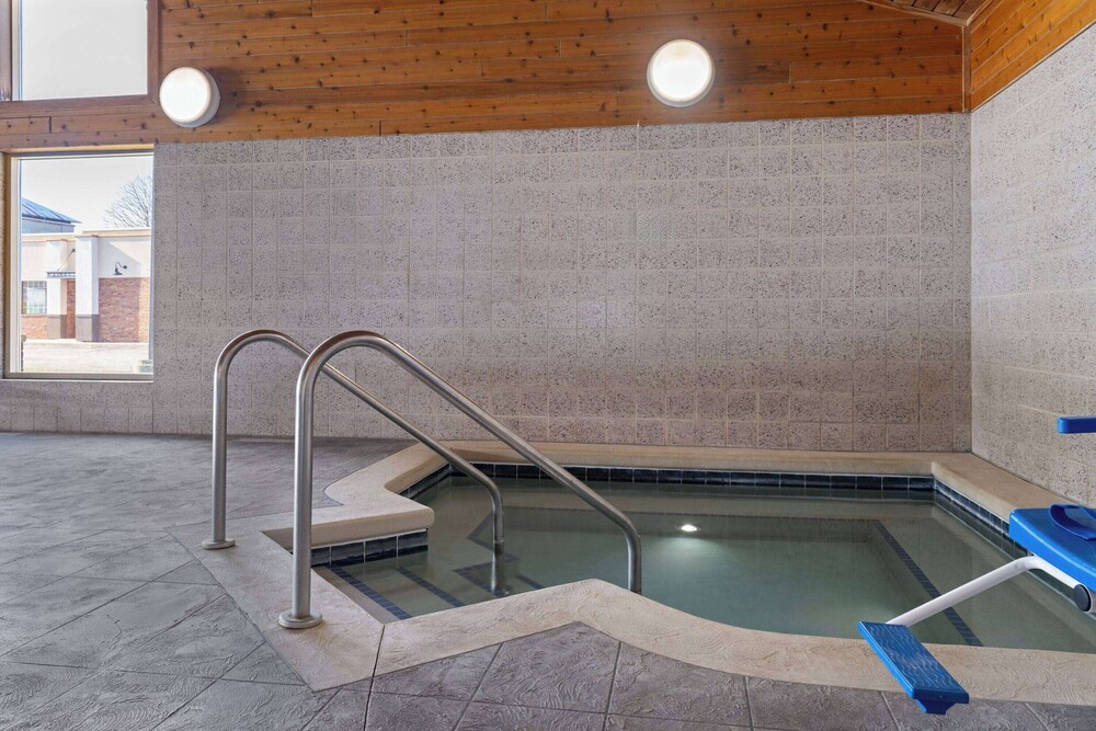 AmericInn by Wyndham Beaver Dam 26/60